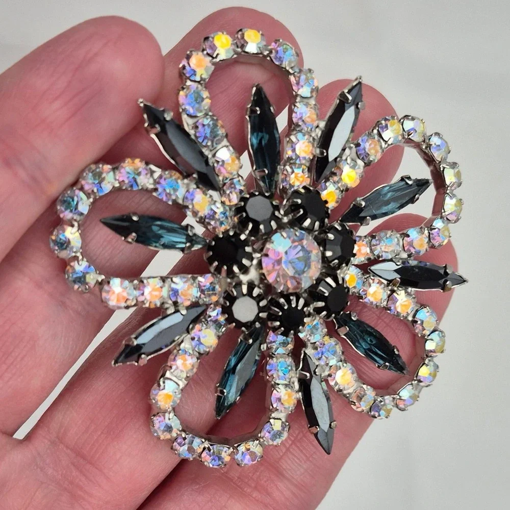 Vtg 60s Aurora‎ Borealis Rhinestone Brooch Pin 2.5